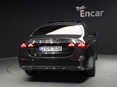 MERCEDES-BENZ E-CLASS - 4