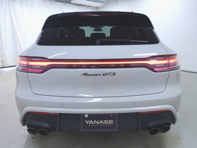 PORSCHE MACAN - 8