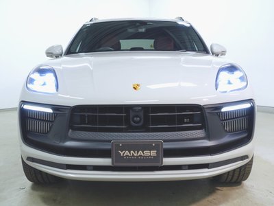 PORSCHE MACAN - 3