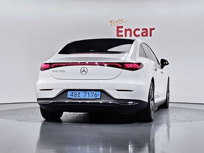 MERCEDES-BENZ EQE - 4