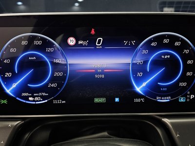 MERCEDES-BENZ EQE - 8