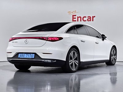 MERCEDES-BENZ EQE - 3