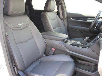 2025 Cadillac XT5 — фото 6