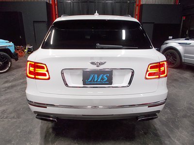 BENTLEY BENTAYGA - 7