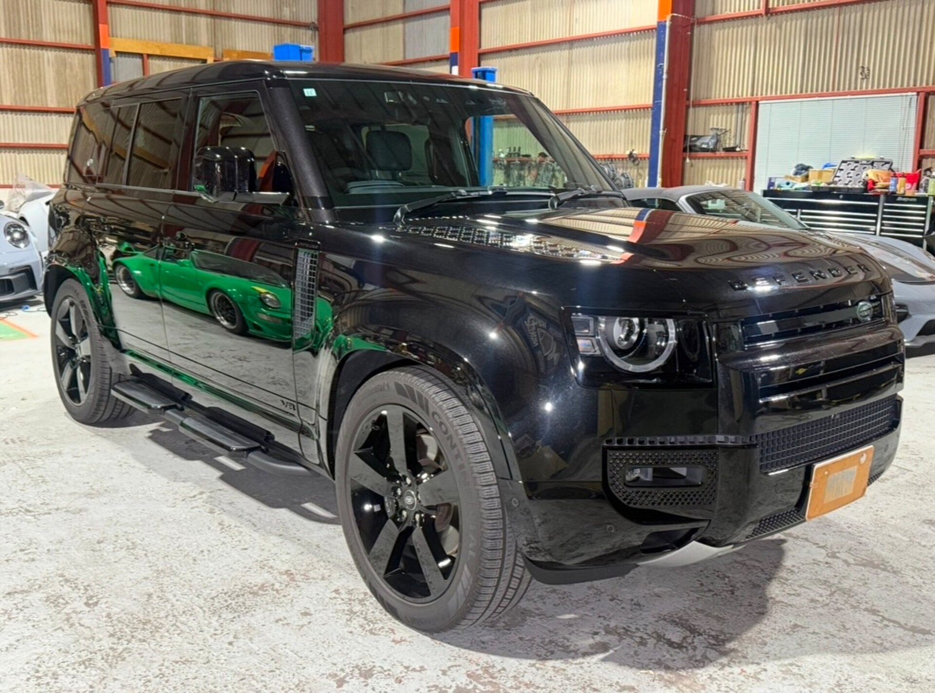 LAND ROVER DEFENDER - View 1