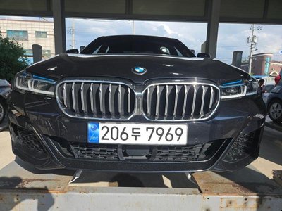 2023 BMW 5 SERIES photo 1
