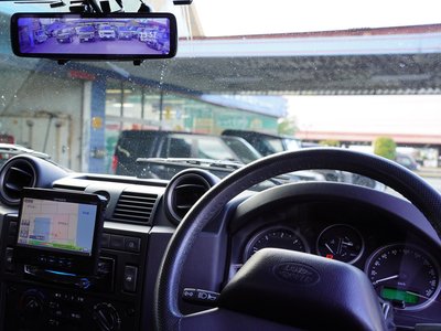 LAND ROVER DEFENDER - 8