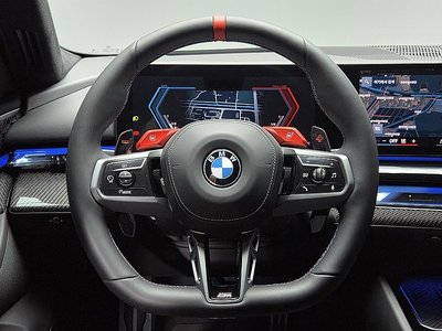 2025 BMW M5 缩略图 11