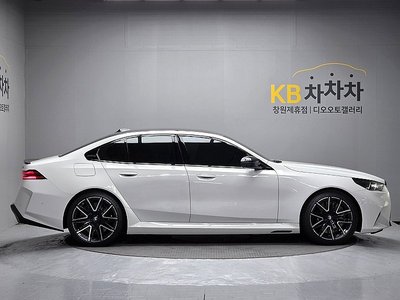 2025 BMW M5 照片 5