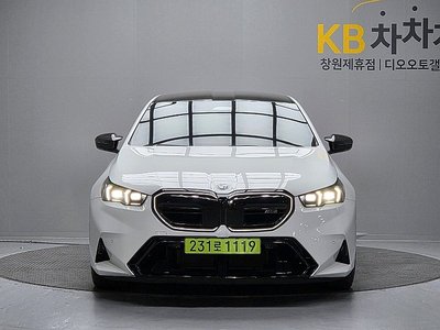 2025 BMW M5 照片 2