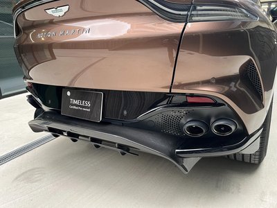 ASTON MARTIN DBX - 8