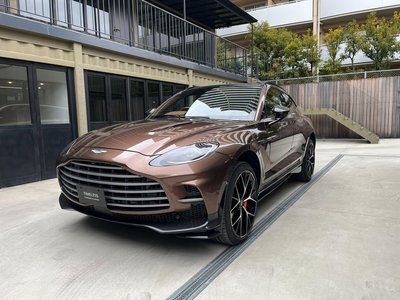 ASTON MARTIN DBX - 1