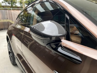 ASTON MARTIN DBX - 9