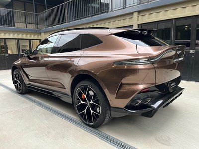 ASTON MARTIN DBX - 3