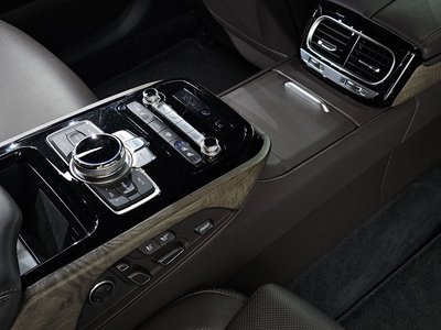 2020 Genesis G90 — миниатюра 23