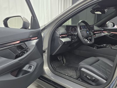 2025 BMW 5 SERIES 缩略图 13