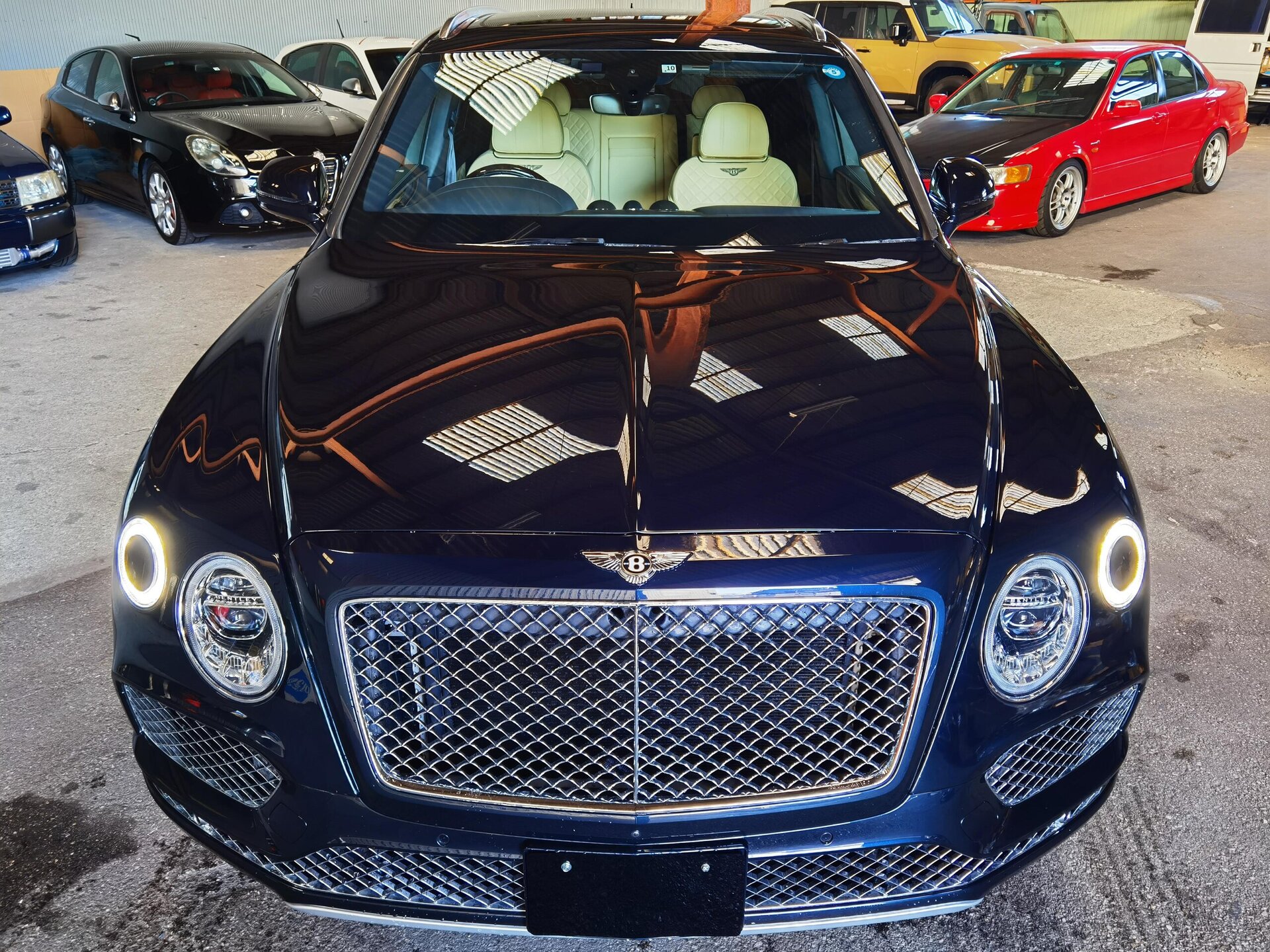 BENTLEY BENTAYGA - View 1