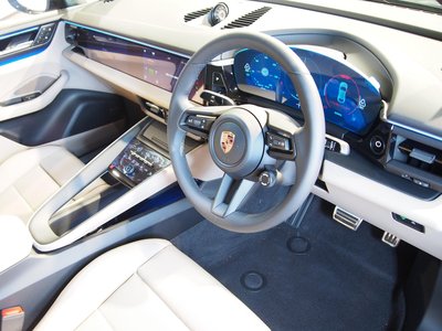 2025 Porsche MACAN 缩略图 26