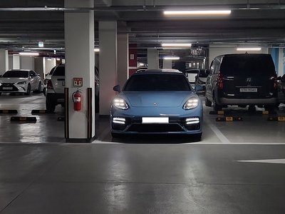 PORSCHE PANAMERA - 4