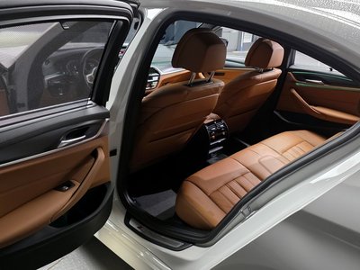 2023 BMW 5 SERIES — миниатюра 11