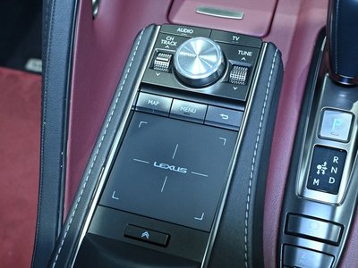 2017 Lexus LC — миниатюра 34