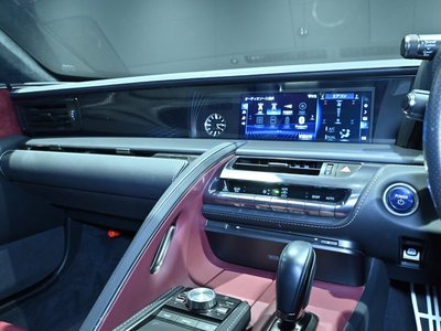 2017 Lexus LC — миниатюра 14
