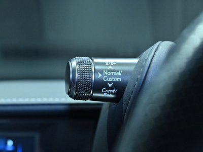 2017 Lexus LC — миниатюра 30