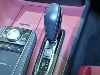 2017 Lexus LC — миниатюра 33