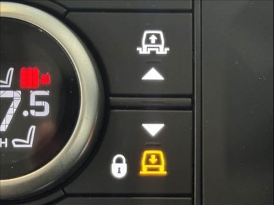 LAND ROVER DEFENDER - 10