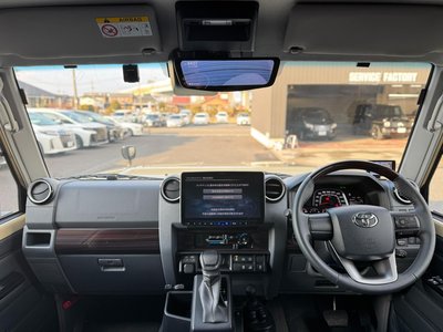 TOYOTA LAND CRUISER 70 - 5