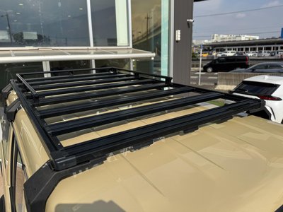 TOYOTA LAND CRUISER 70 - 8