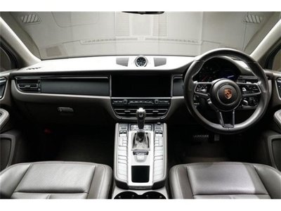 PORSCHE MACAN - 5