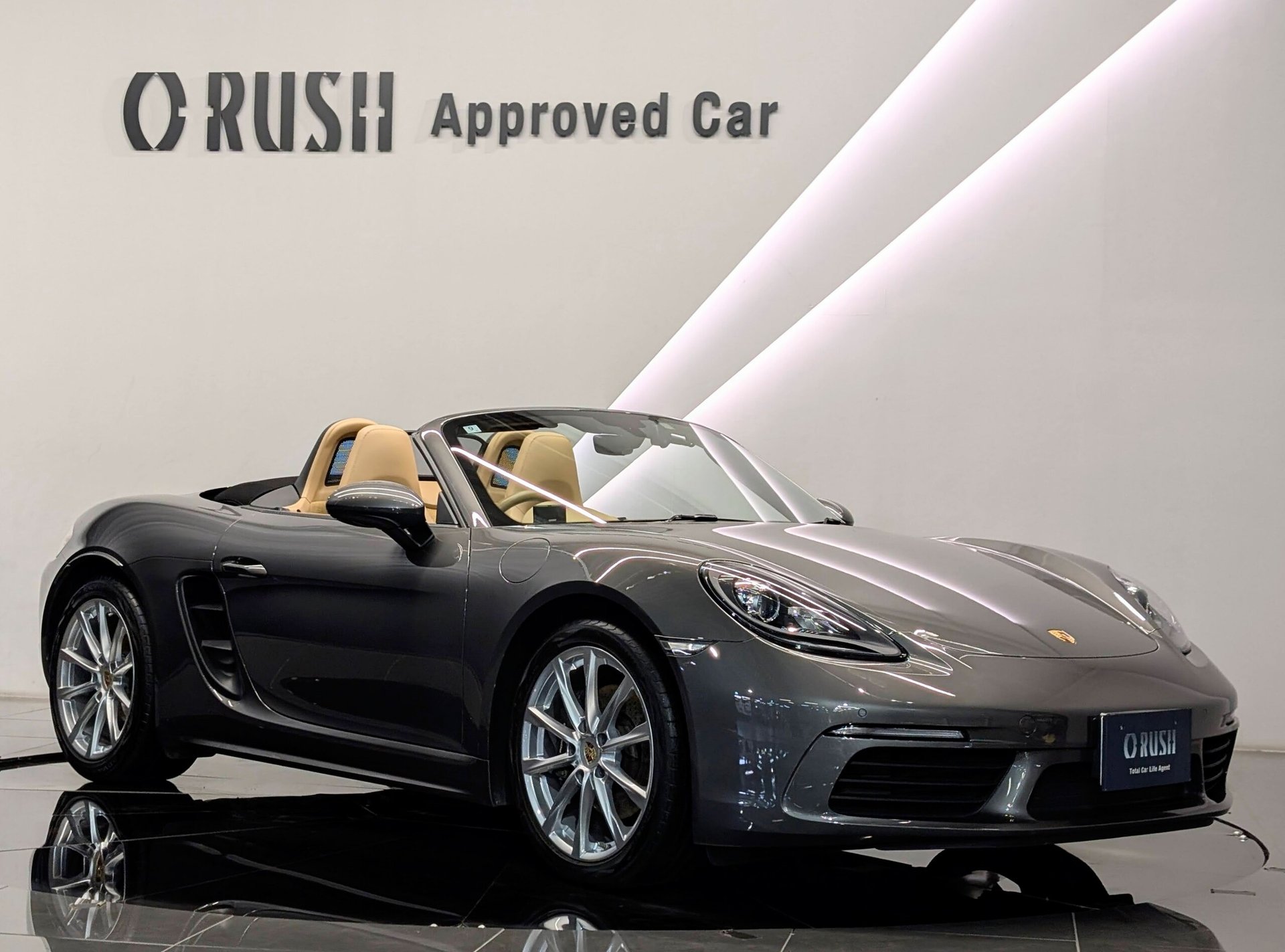 PORSCHE 718 BOXSTER - View 1