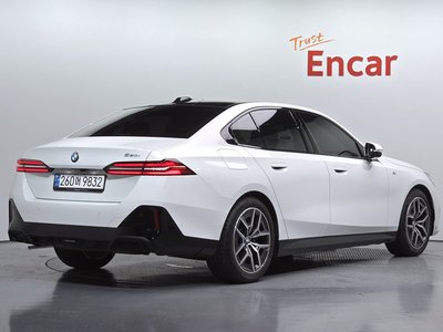 2024 BMW 5 SERIES 照片 2