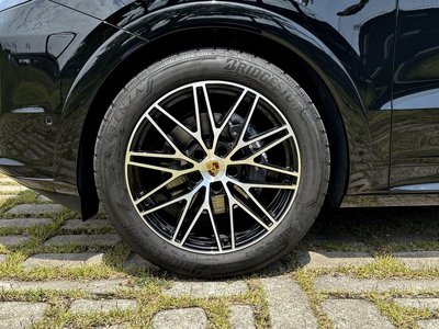 2024 Porsche CAYENNE thumbnail 11