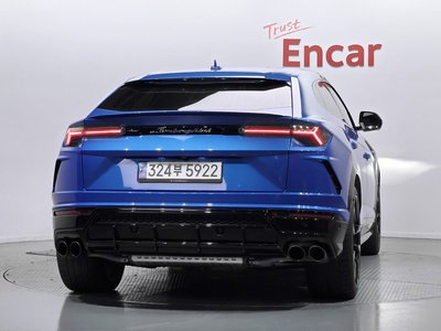 LAMBORGHINI URUS - 4