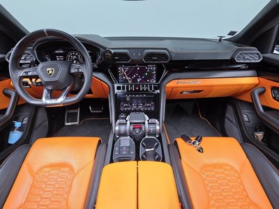 LAMBORGHINI URUS - 5