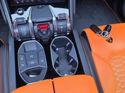 LAMBORGHINI URUS - 9