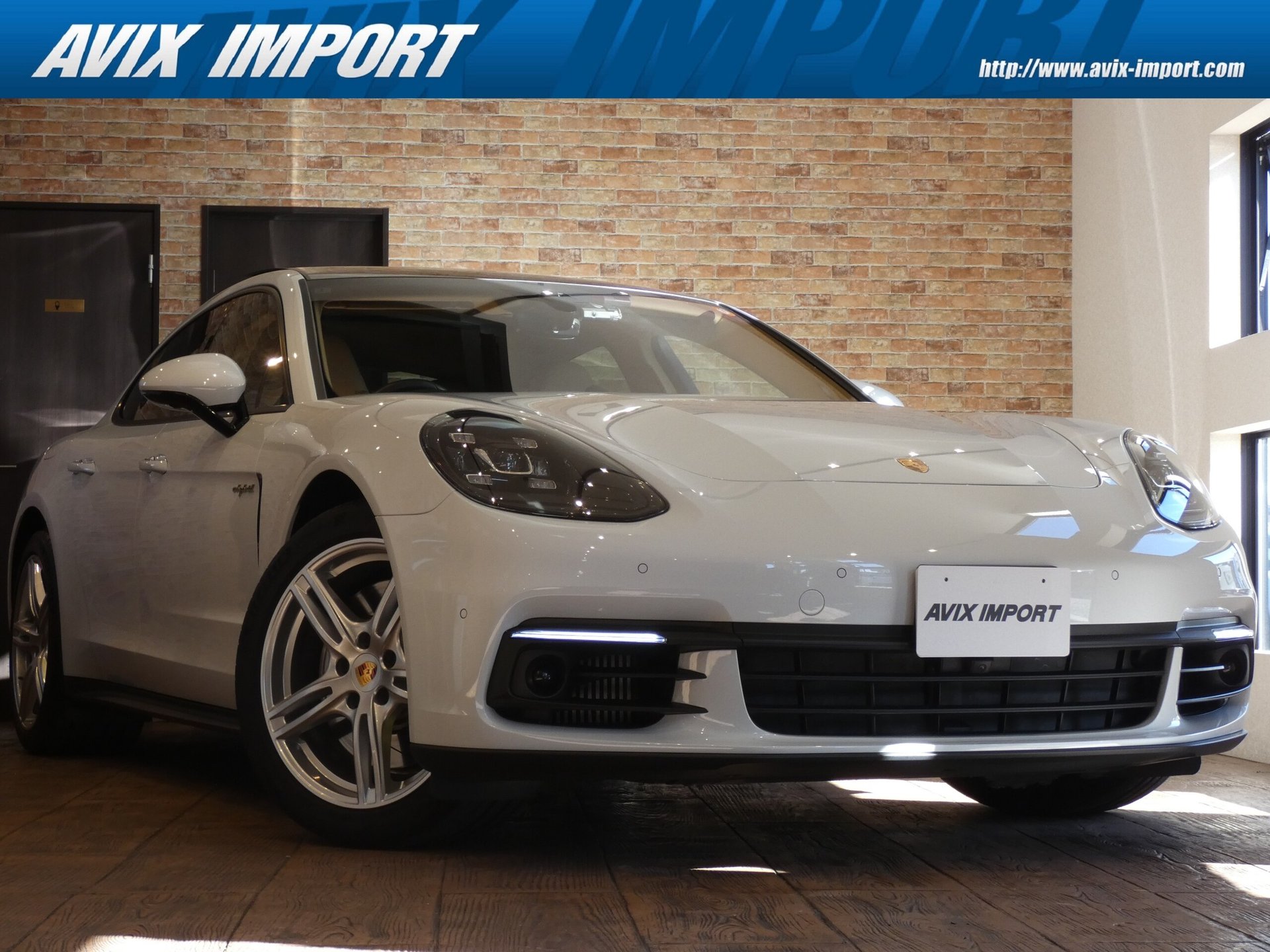 PORSCHE PANAMERA - View 1