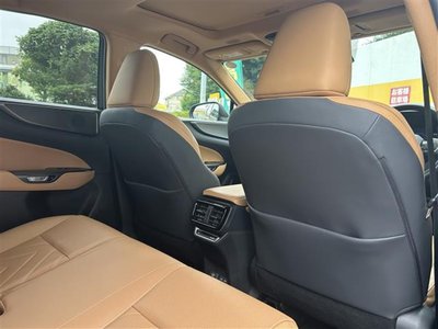 صورة 7 لـ 2023 Lexus NX