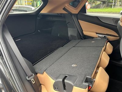 صورة 10 لـ 2023 Lexus NX