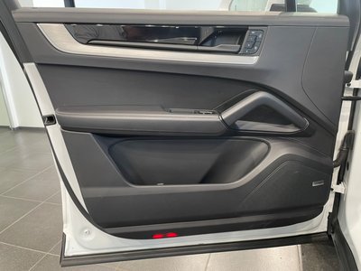 صورة مصغرة 34 لـ 2023 Porsche CAYENNE