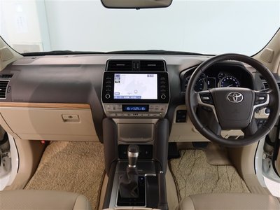 TOYOTA LAND CRUISER PRADO - 8