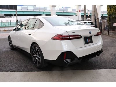 صورة مصغرة 11 لـ 2024 BMW 5 SERIES