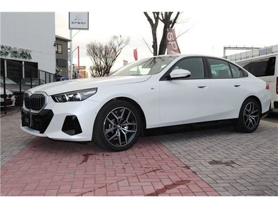 2024 BMW 5 SERIES — фото 9