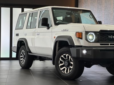 2025 Toyota LAND CRUISER 70 — миниатюра 3