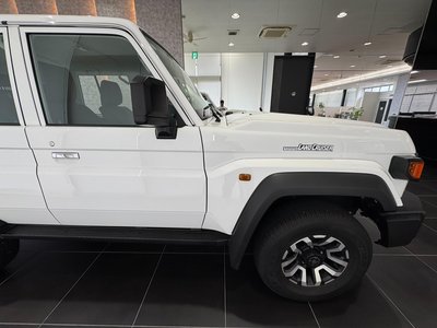 2025 Toyota LAND CRUISER 70 — миниатюра 16