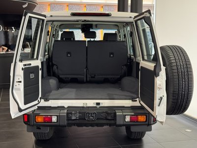 2025 Toyota LAND CRUISER 70 — миниатюра 30