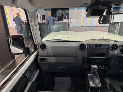 2025 Toyota LAND CRUISER 70 — миниатюра 44
