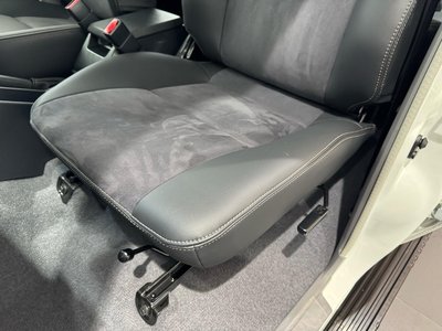 2025 Toyota LAND CRUISER 70 — миниатюра 38